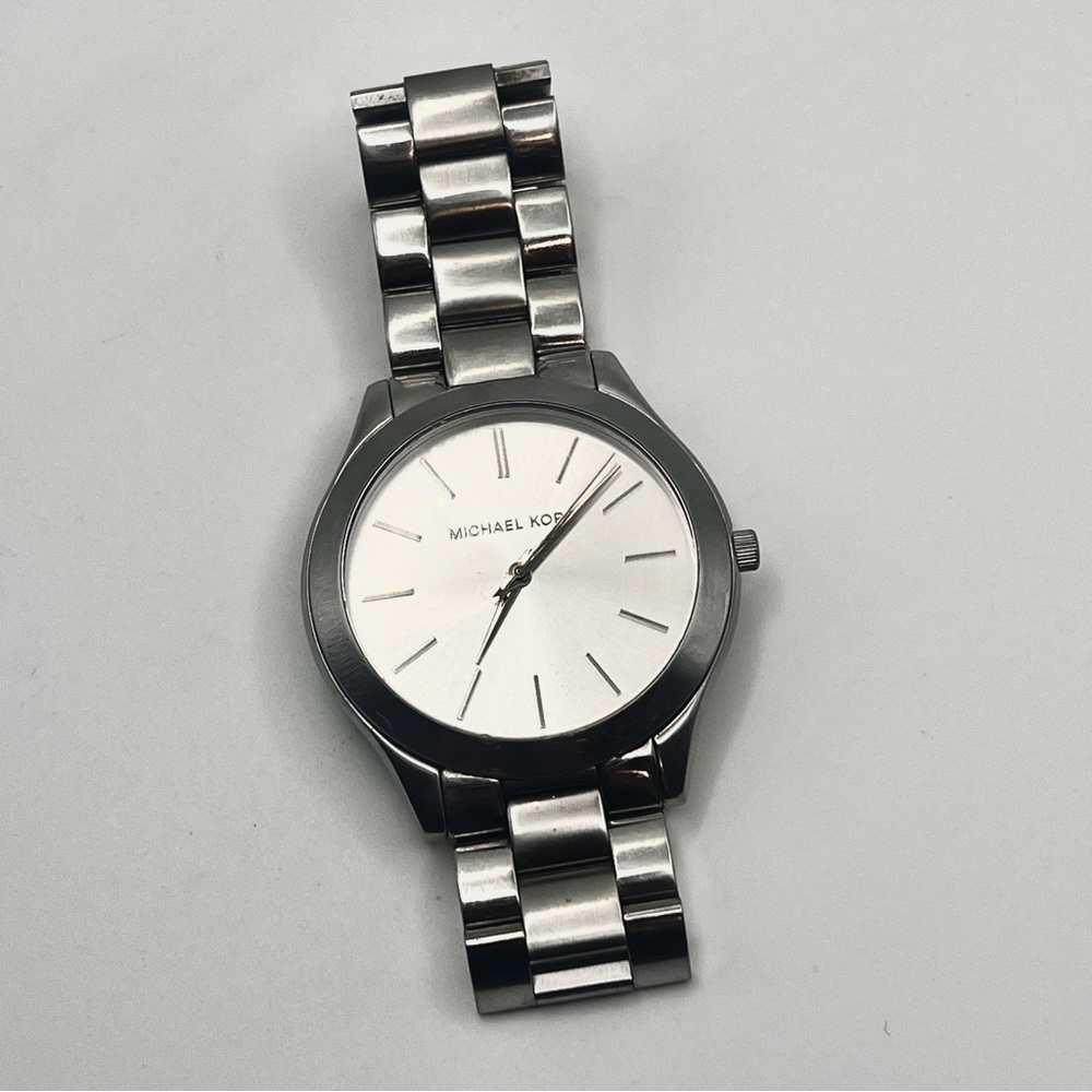 Michael Kors Runway Slim Watch Silver Unisex 40mm case 7" Wrist New Battery - Picture 9 of 10